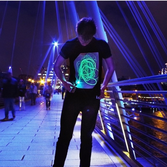 Illuminated Apparel Glow in the Dark Draw On Lighted T-Shirt - Picture 1 of 4